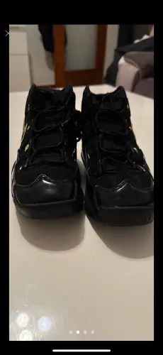 Nike air peu utilisé à la chaux de fonds