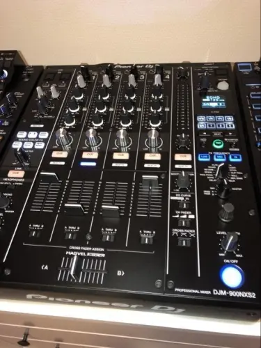 platine CDJ2000 et DJM 900 à Le Noirmont