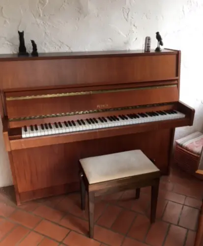 Piano droit Petrof à Collonge-Bellerive