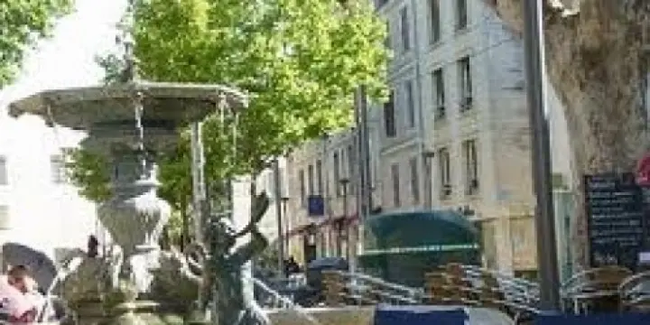 Location Avignon centre ville - été 2012