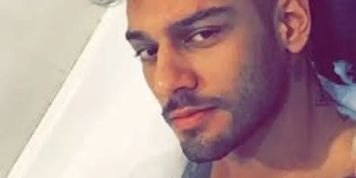 Je suis escort actif bi  200CH