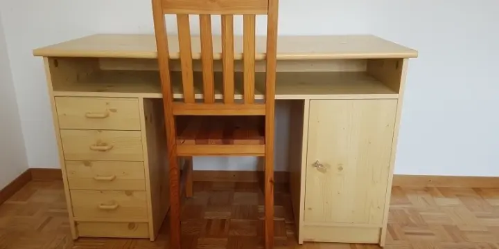 Bureau en Pin avec sa chaise