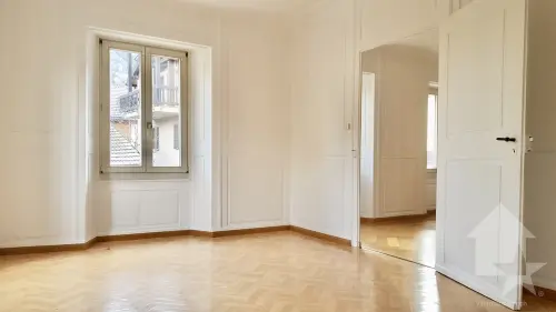 Immeuble de 5 appartements et un restaurant au centre du village !