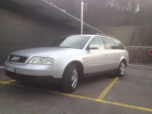 Audi A6 break quattro à Remaufens