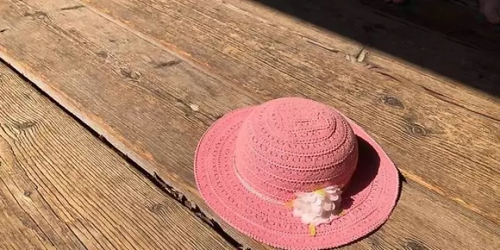 Chapeau rose pour fille