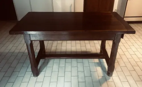 Table en bois à Trélex