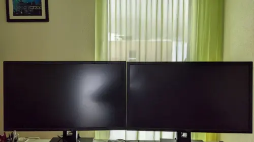 2x Ecran Gaming Asus VP28UQGL à La Chaux-de-fonds