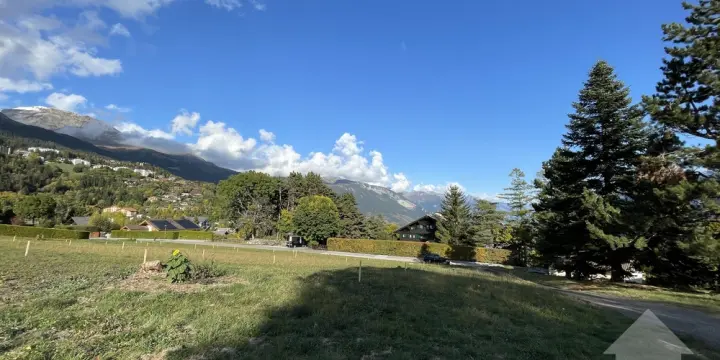 En construction, chalet traditionnel, quartier calme, vue panoramique
