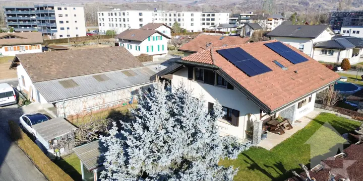 Villa de 220 m²  sur la commune d'Aproz avec un atelier de 135 m²